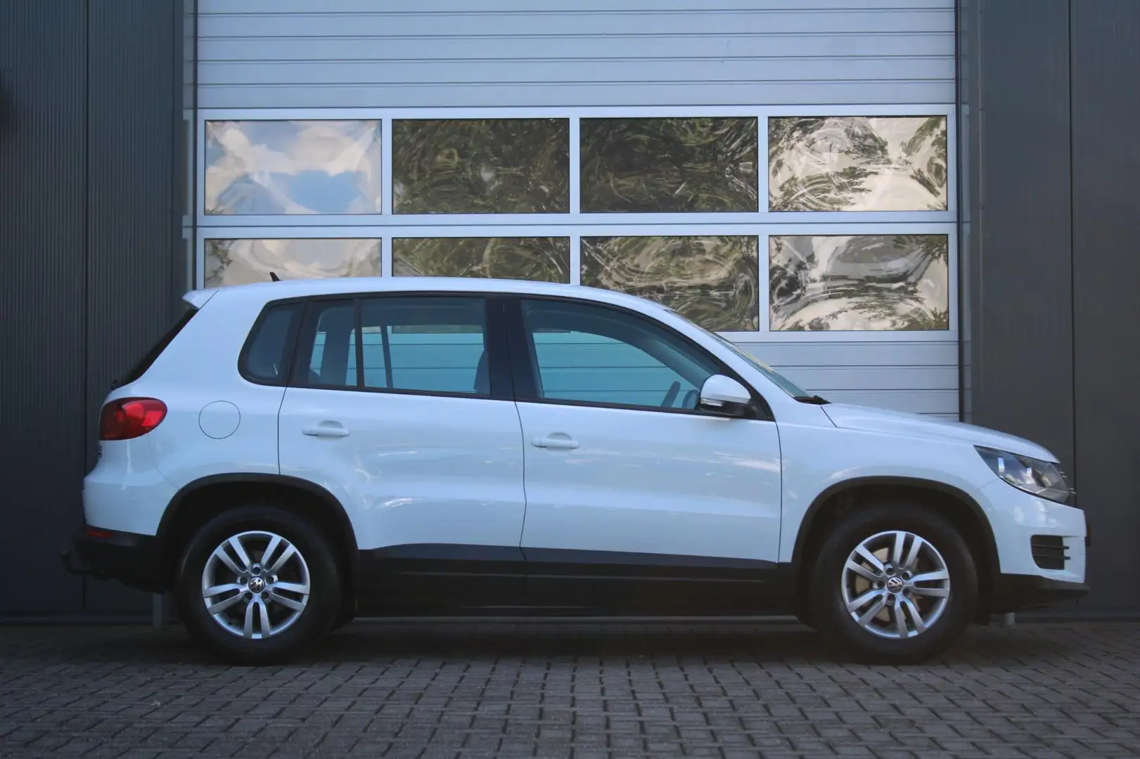 Volkswagen Tiguan 1.4 TSI Easyline 122pk Airco/Cruise/Stoelverwarmin Wit - 2