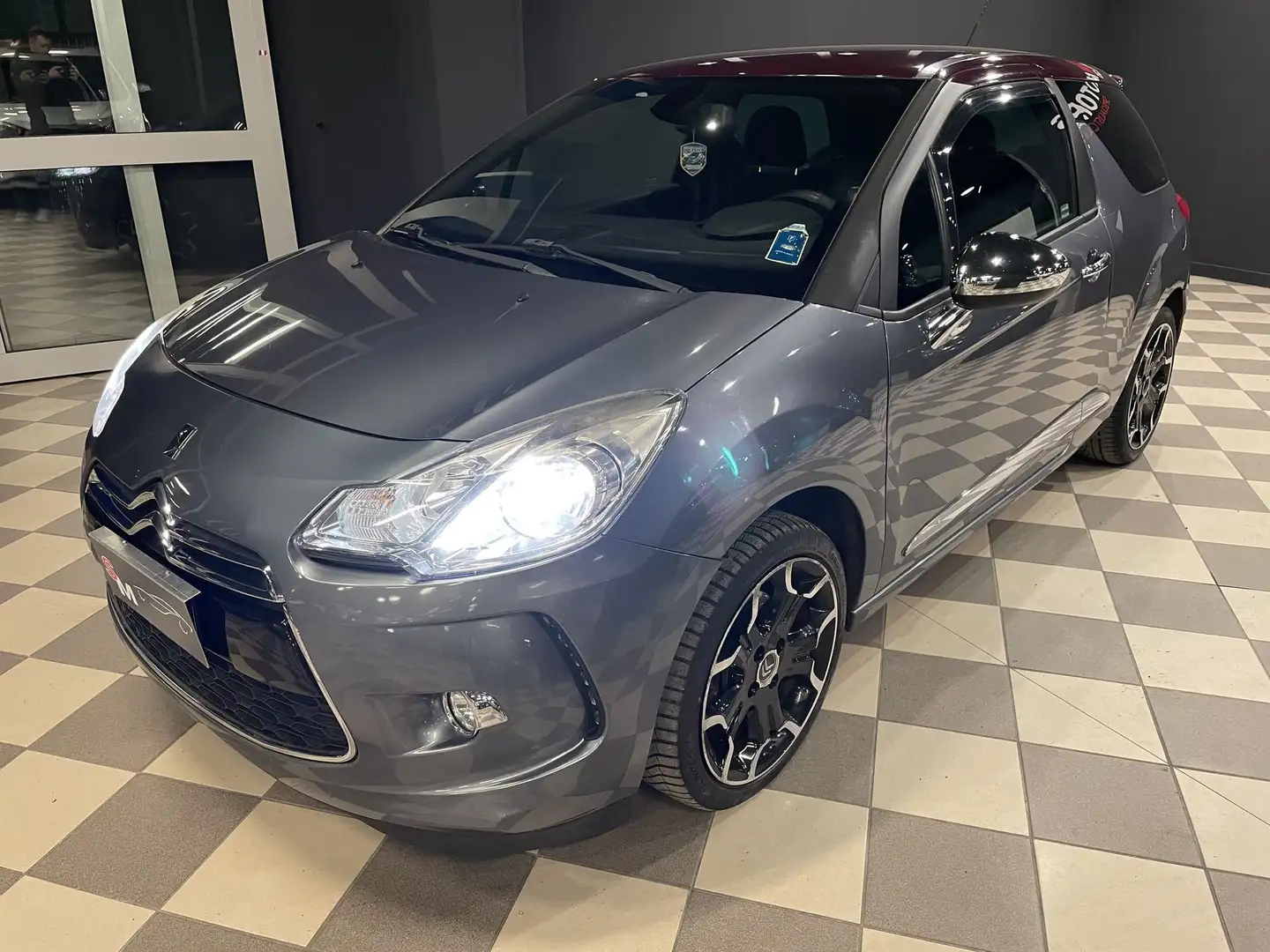 DS Automobiles DS 3 DS 3 1.6 THP 155 Just Black Grau - 2