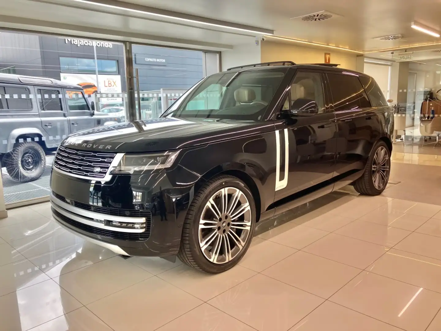 Land Rover Range Rover R.R. 4.4 V8 MHEV Autobiography LWB 7 plazas AWD Au Zwart - 1