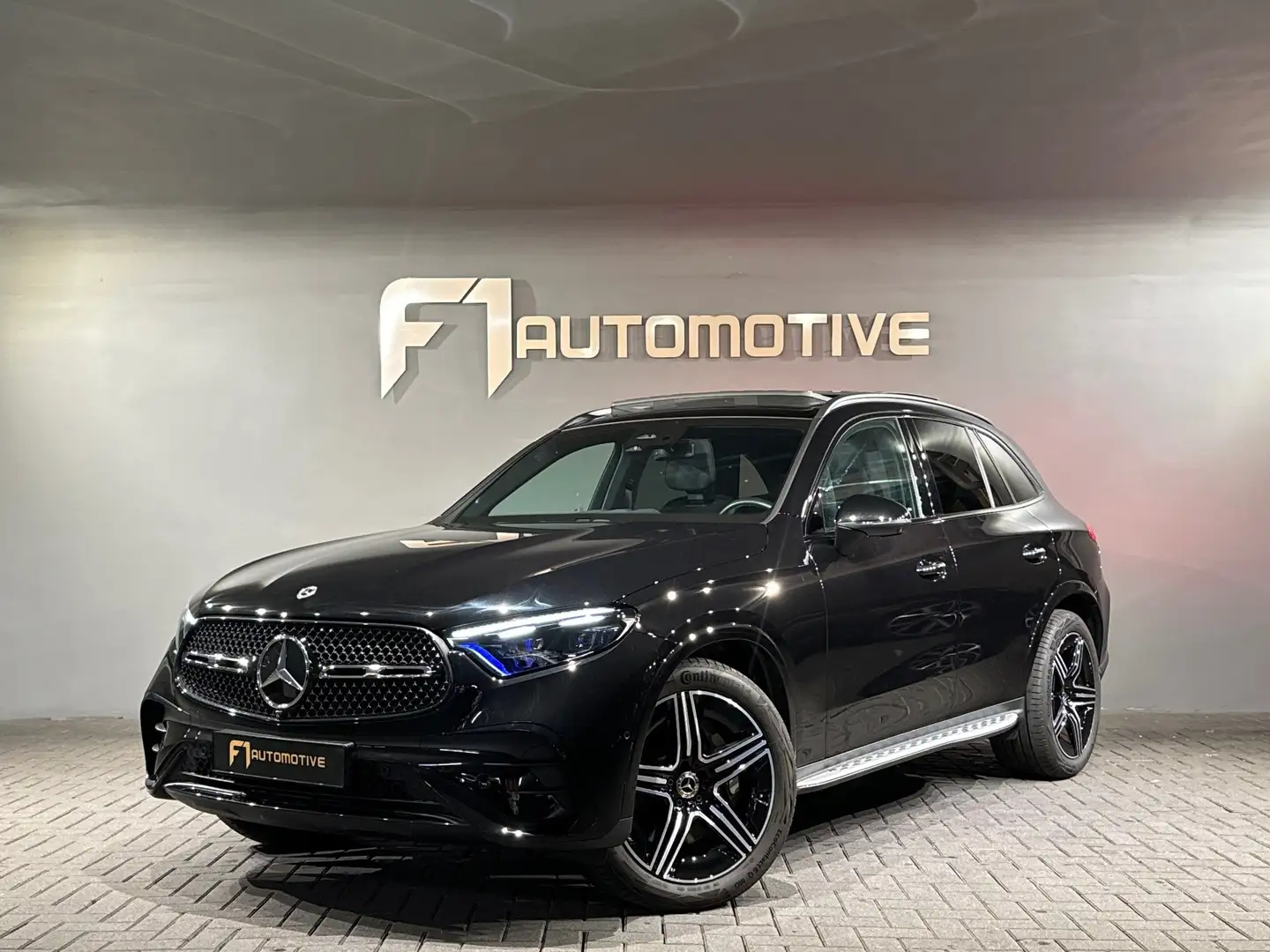 Mercedes-Benz GLC 200 4MATIC AMG Pano|Memory|Keyless Zwart - 1