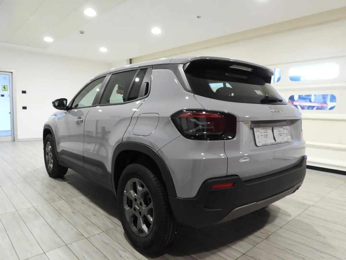 Jeep Avenger 1.2 TURBO E-HYBRID EDCT6 100CV LONGITUDE MY’25 Grijs - 2