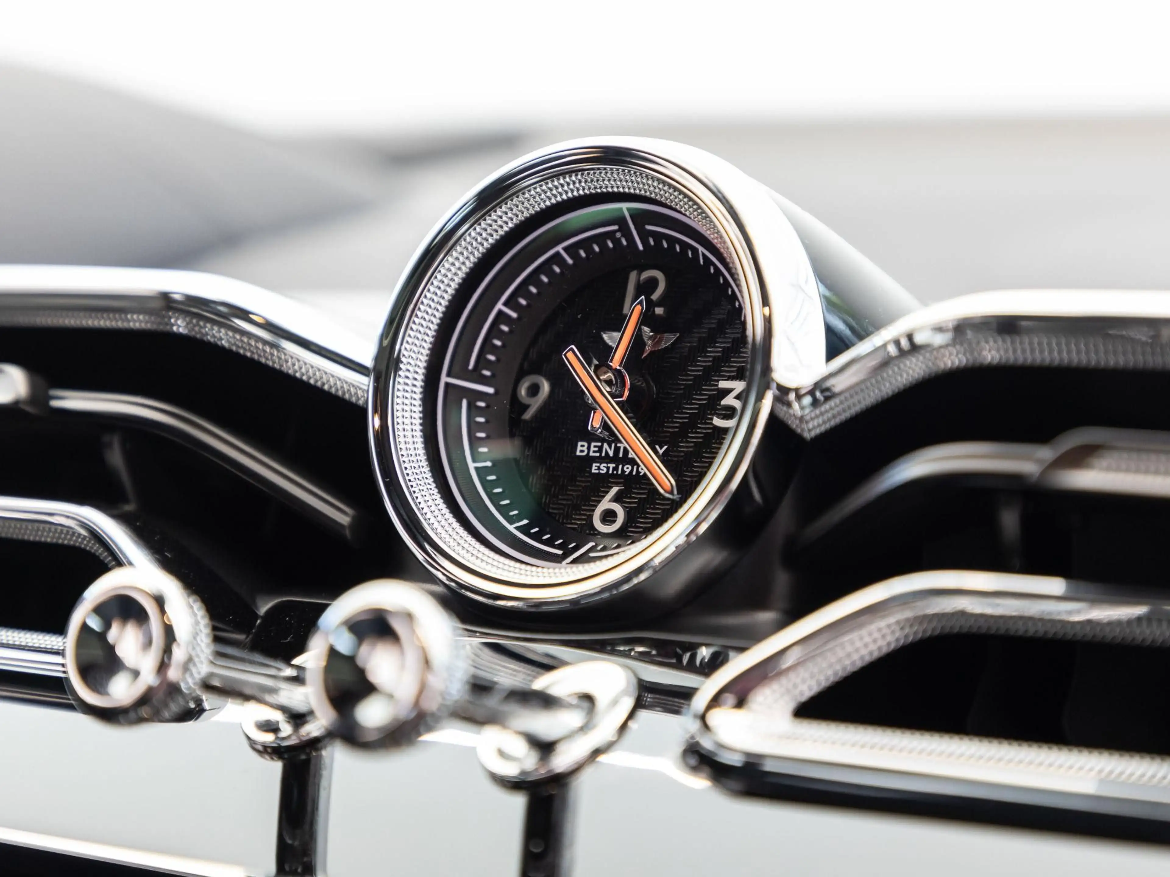 Bentley Bentayga V8 von BENTLEY MANNHEIM — photo 14