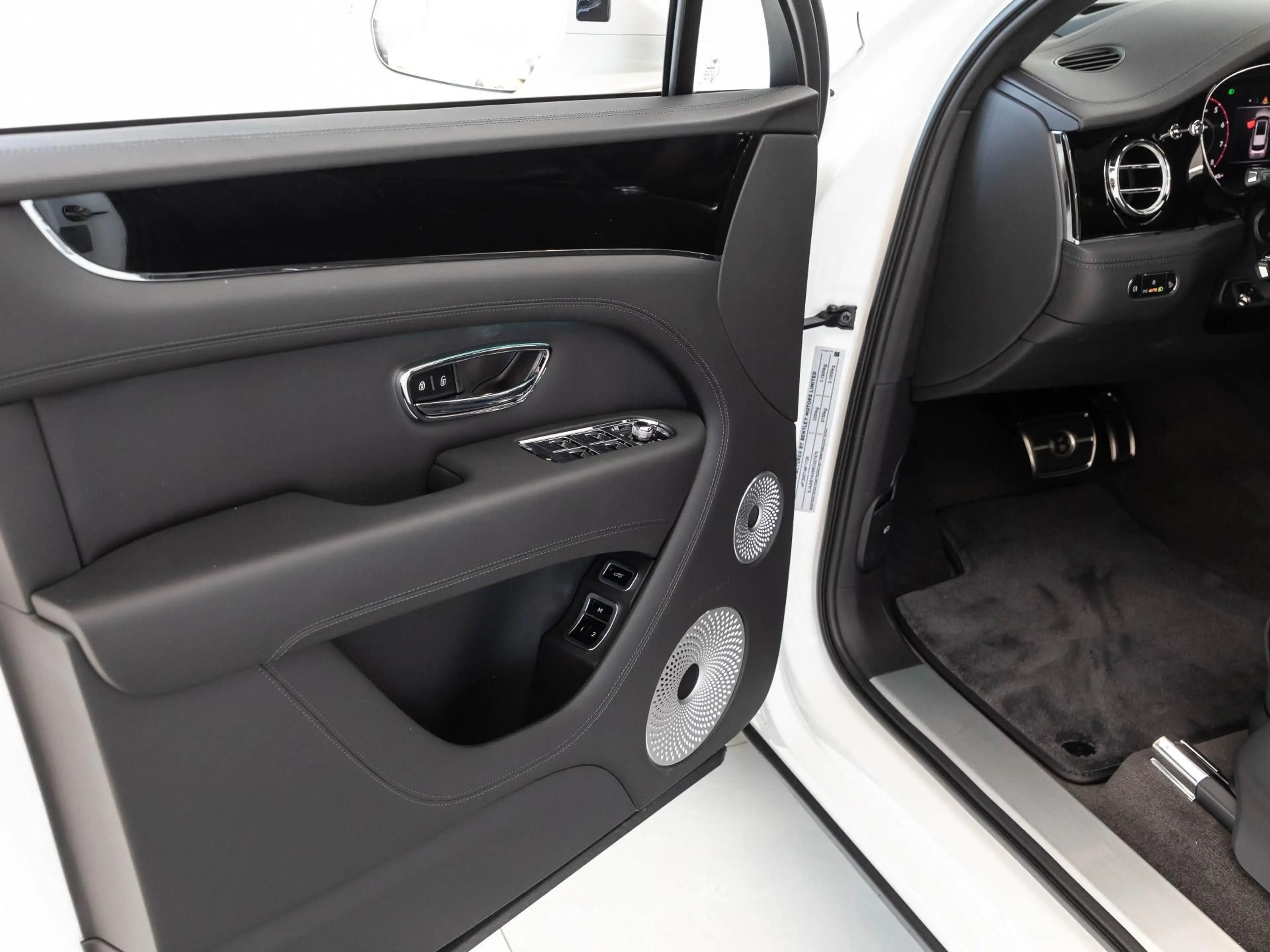 Bentley Bentayga V8 von BENTLEY MANNHEIM — photo 11