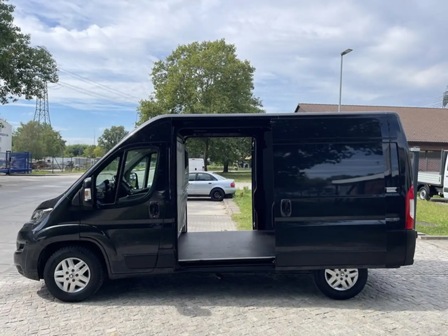 Peugeot Boxer BlueHDi 165 Kasten L2H2 *AHK*RFK*WEBASTO* Noir - 1