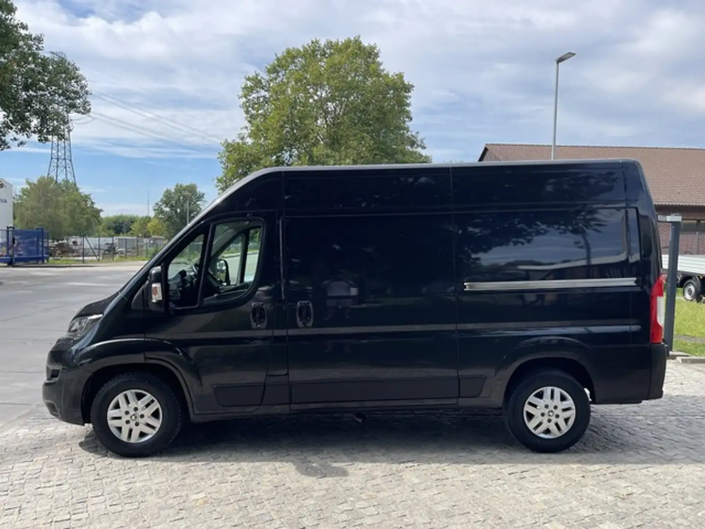 Peugeot Boxer BlueHDi 165 Kasten L2H2 *AHK*RFK*WEBASTO* Noir - 2