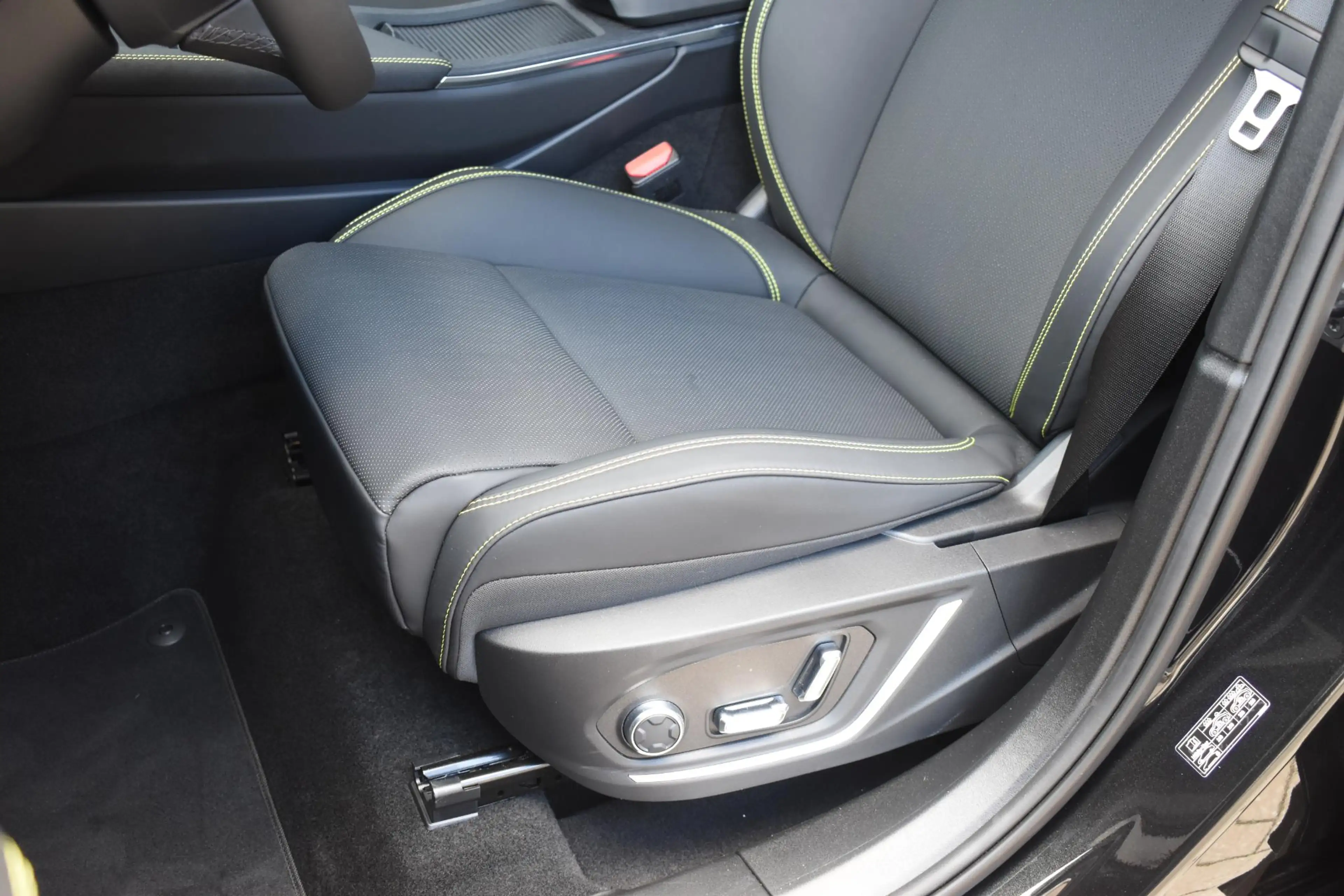 Lynk & Co 01 276PK Automaat More / Adaptive cruise control / Le — photo 16