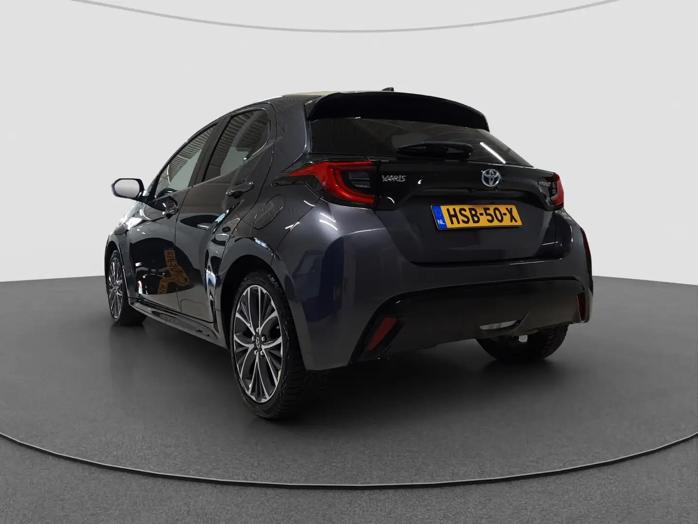 Toyota Yaris 1.5 Hybrid Executive Limited | Leder | Navigatie | Grijs - 2