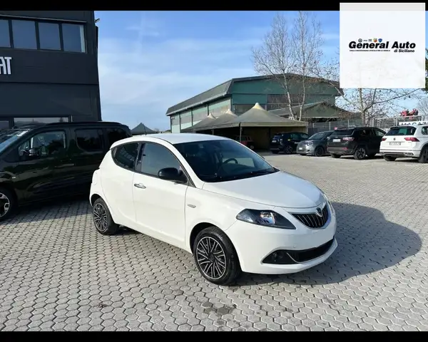 Lancia Ypsilon III 2021 1.0 firefly hybrid Gold Plus s&s 70cv 5p