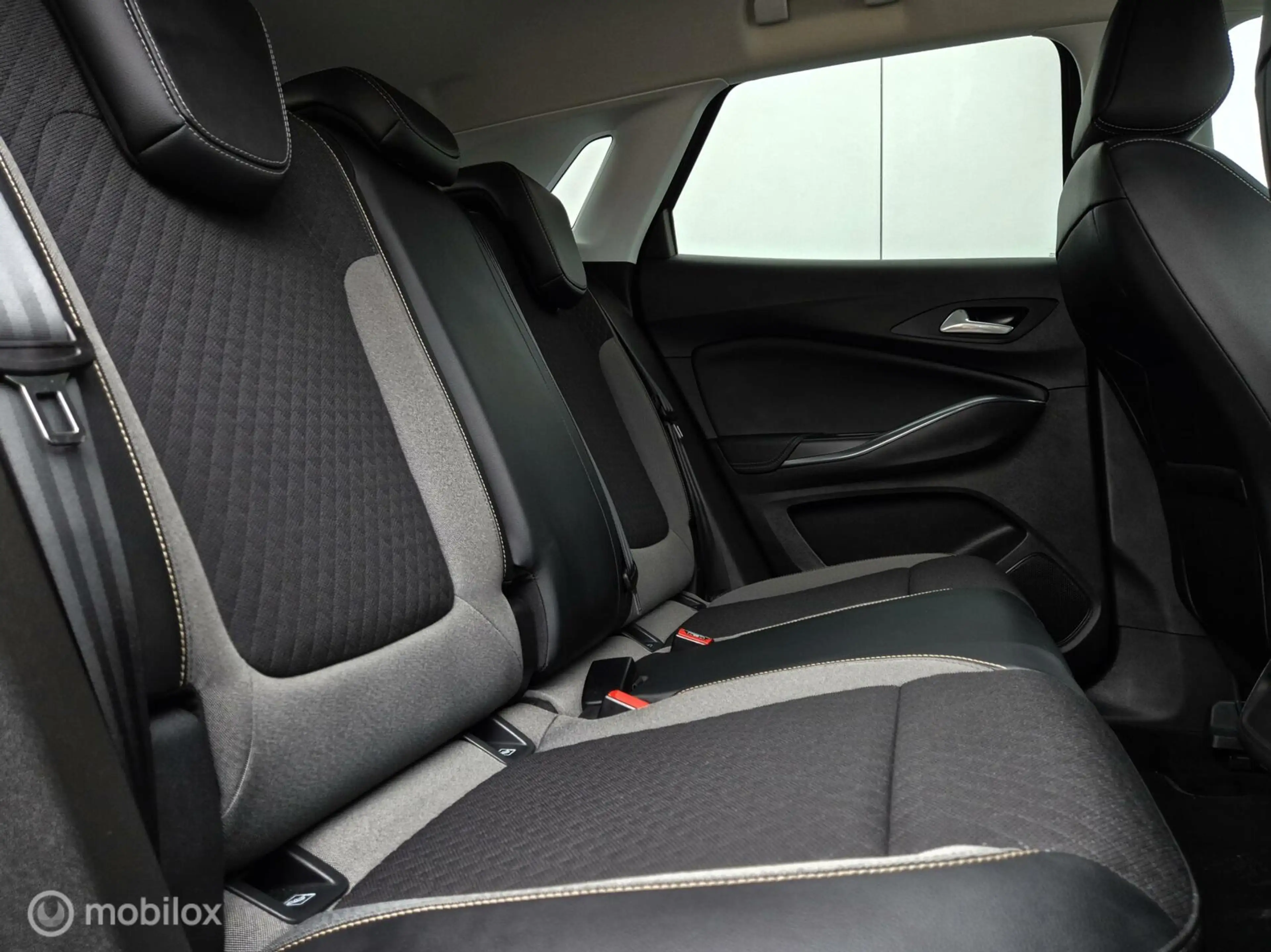 Opel Grandland X 1.2 TURBO BUSINESS +/CAMERA/LED/HALF LEDER/CARPLAY — photo 16