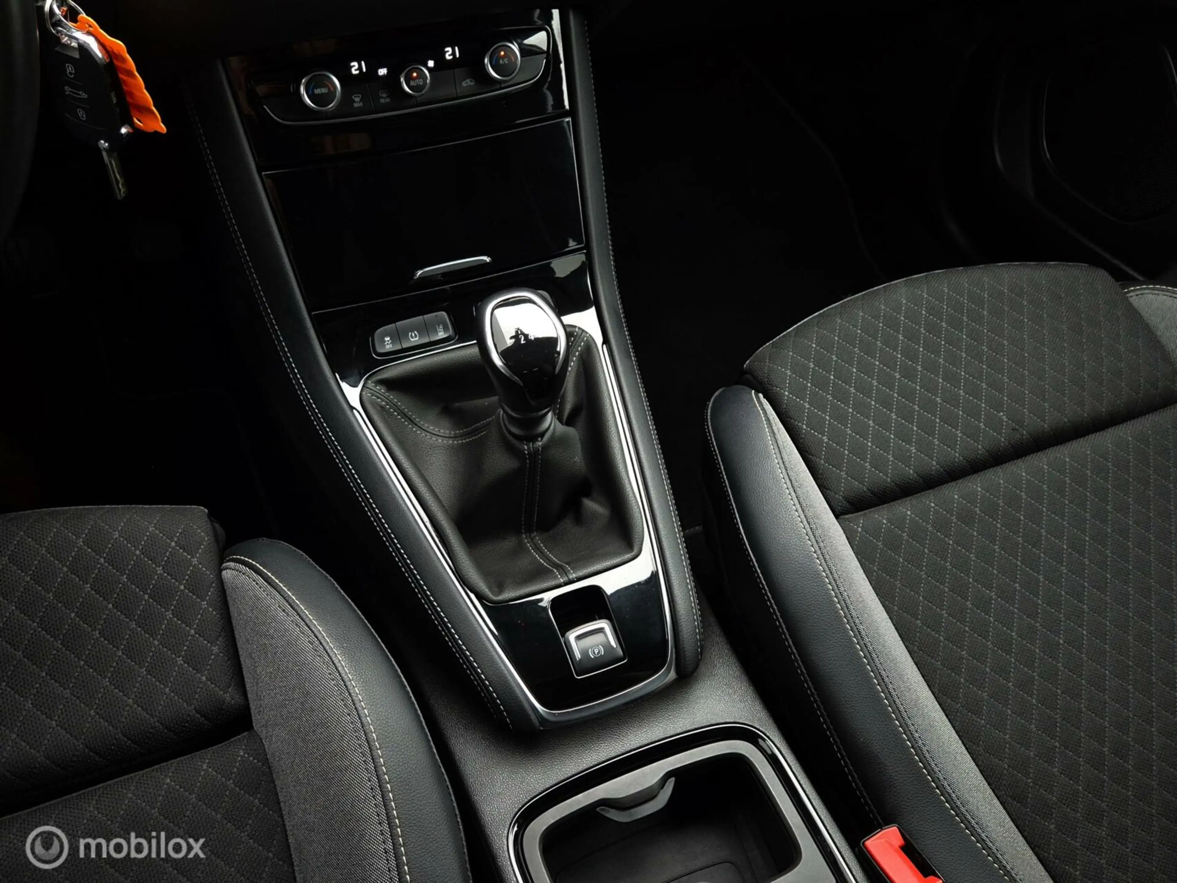 Opel Grandland X 1.2 TURBO BUSINESS +/CAMERA/LED/HALF LEDER/CARPLAY — photo 37