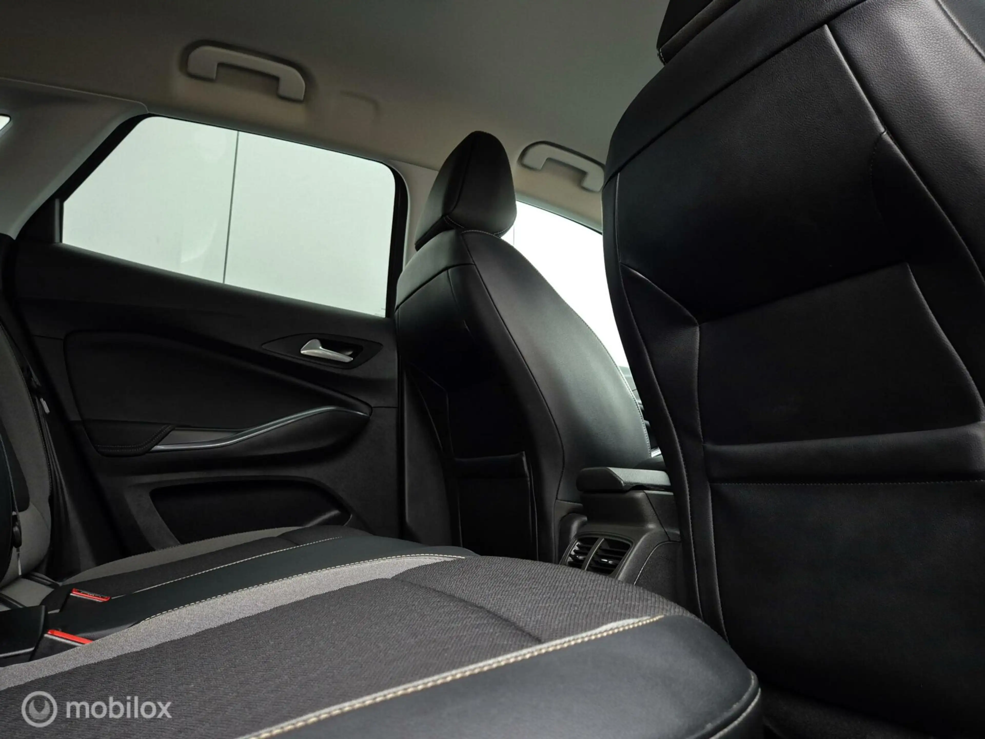 Opel Grandland X 1.2 TURBO BUSINESS +/CAMERA/LED/HALF LEDER/CARPLAY — photo 17