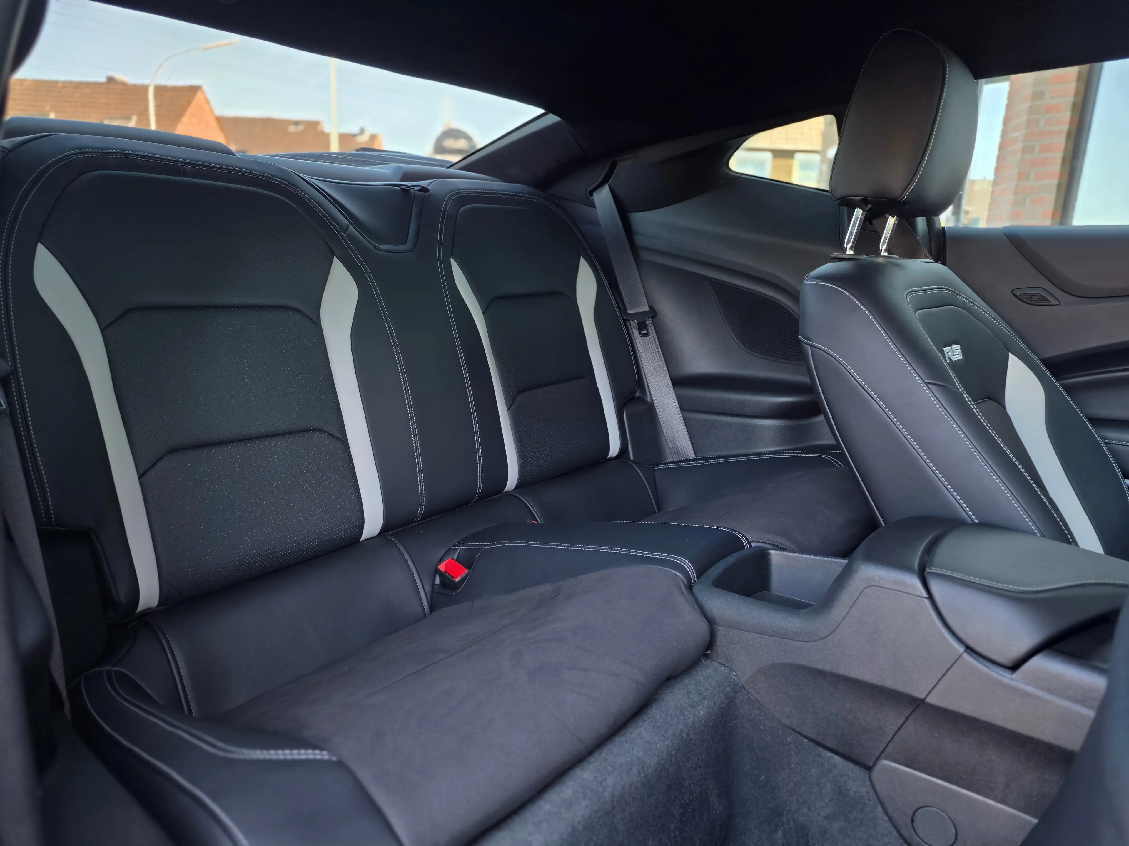 Chevrolet Camaro Coupé 2.0 / LED/CarPlay/20ZOLL/NAVI — photo 12