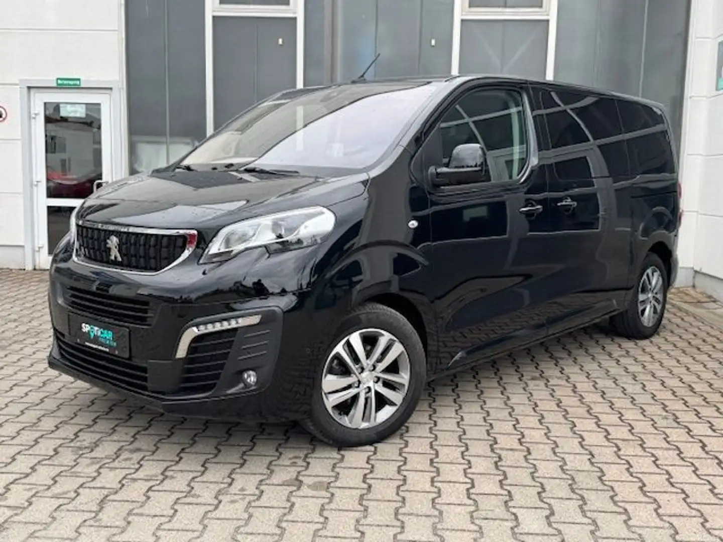 Peugeot Traveller L2 2.0 BlueHDi 180 S&S EAT8 Allure Černá - 1