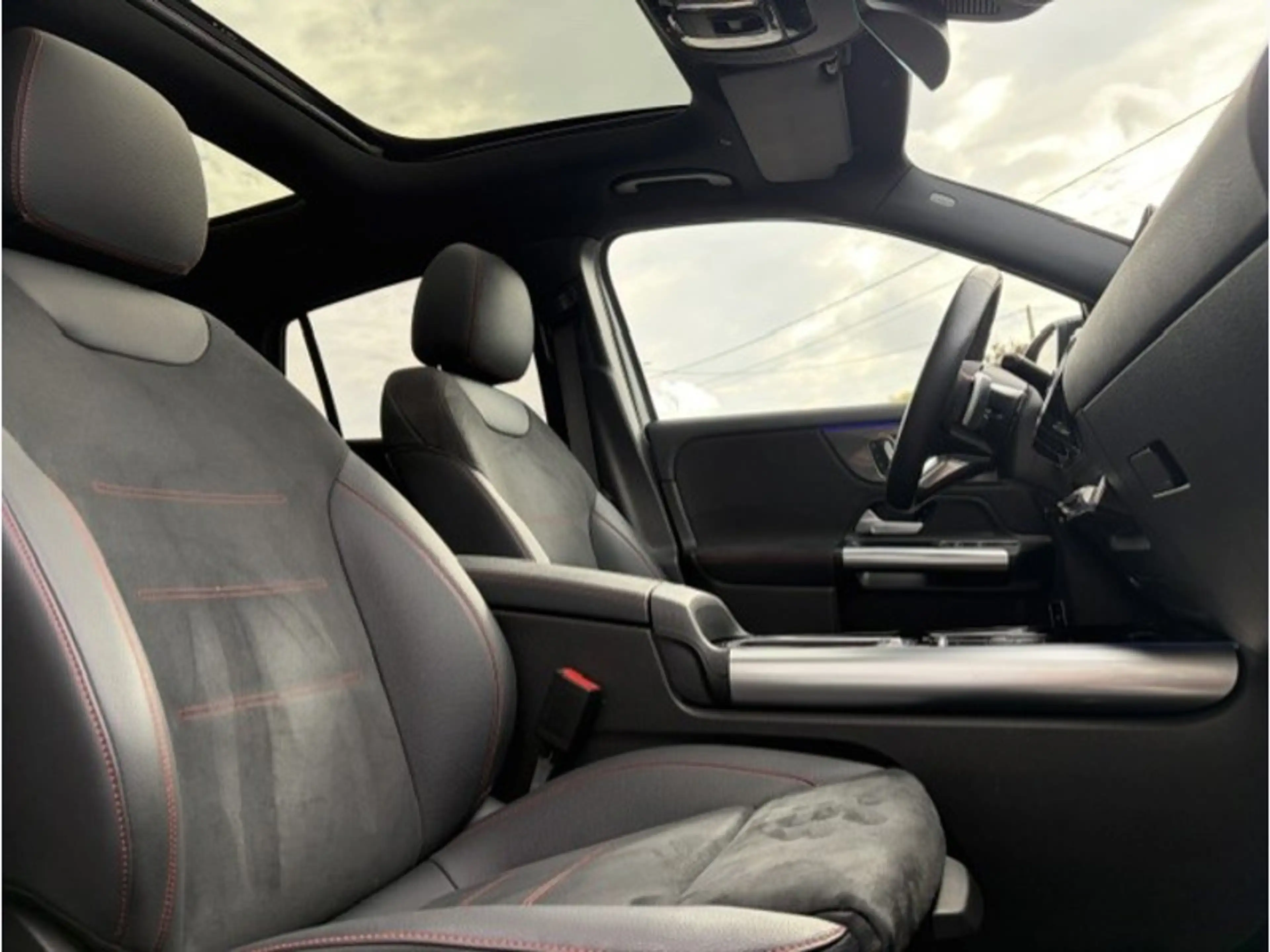 Mercedes-Benz GLA 180 d AMG PAck Night Pano Attelage — photo 14