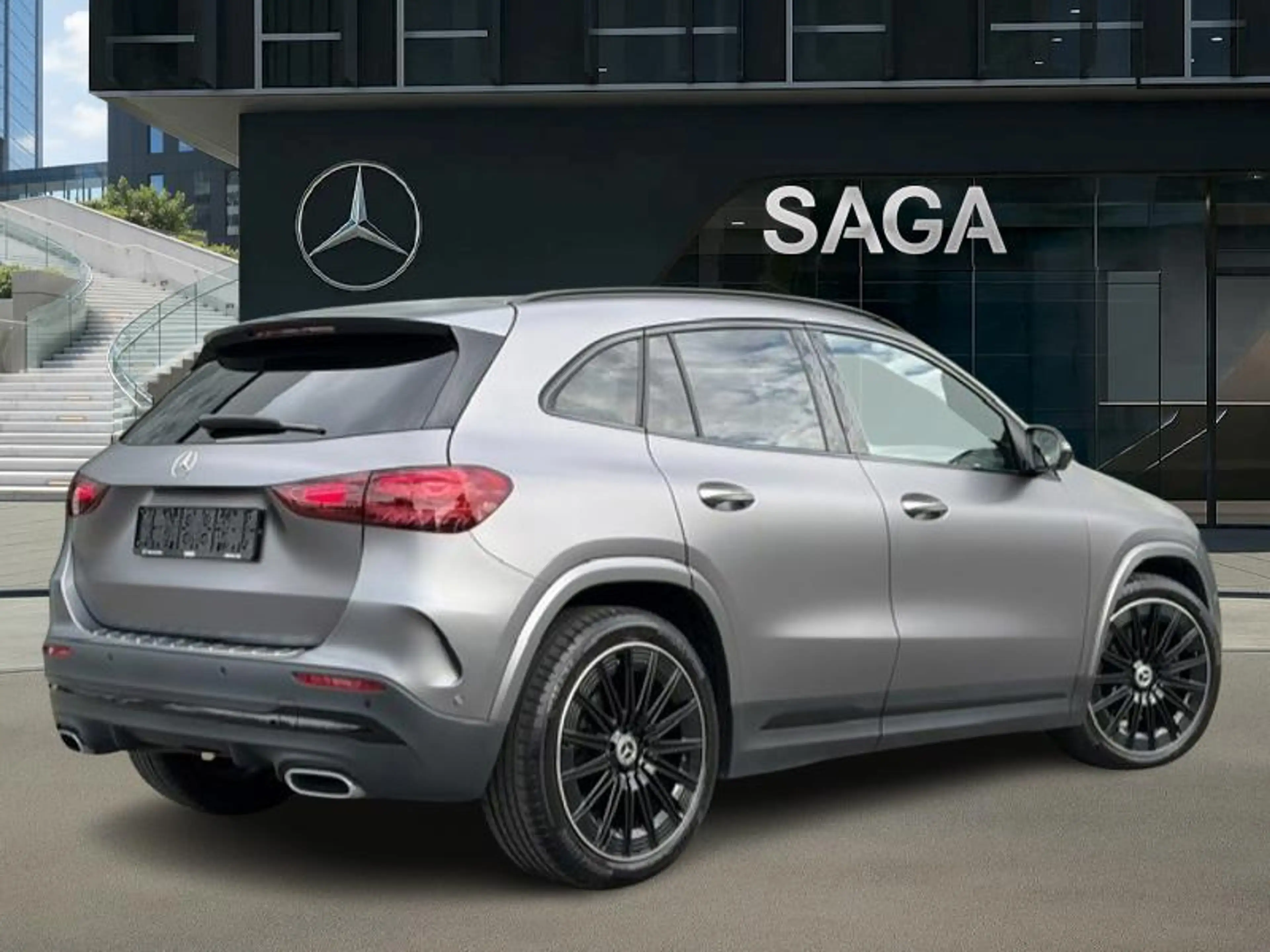 Mercedes-Benz GLA 180 d AMG PAck Night Pano Attelage — photo 2