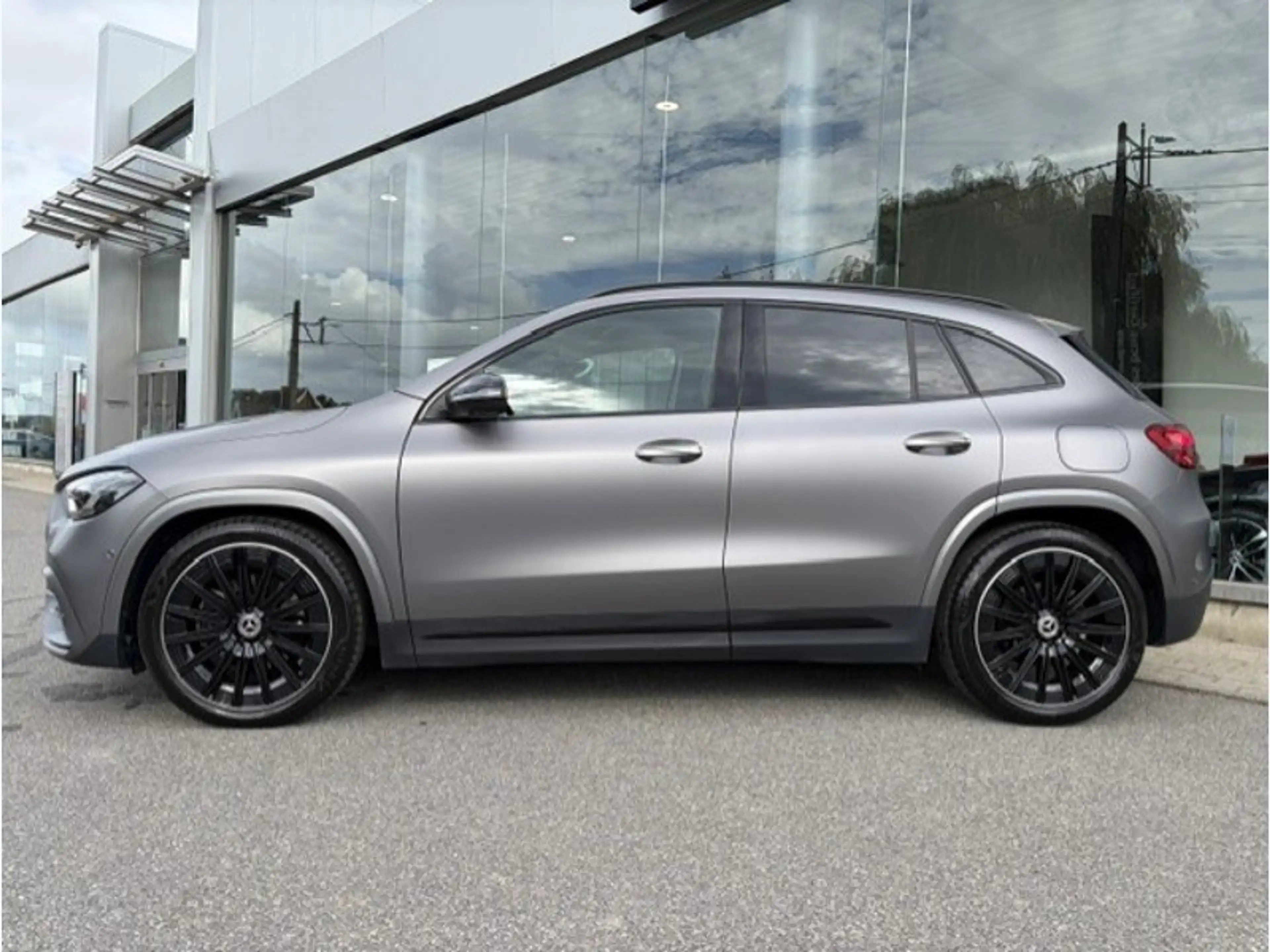Mercedes-Benz GLA 180 d AMG PAck Night Pano Attelage — photo 7