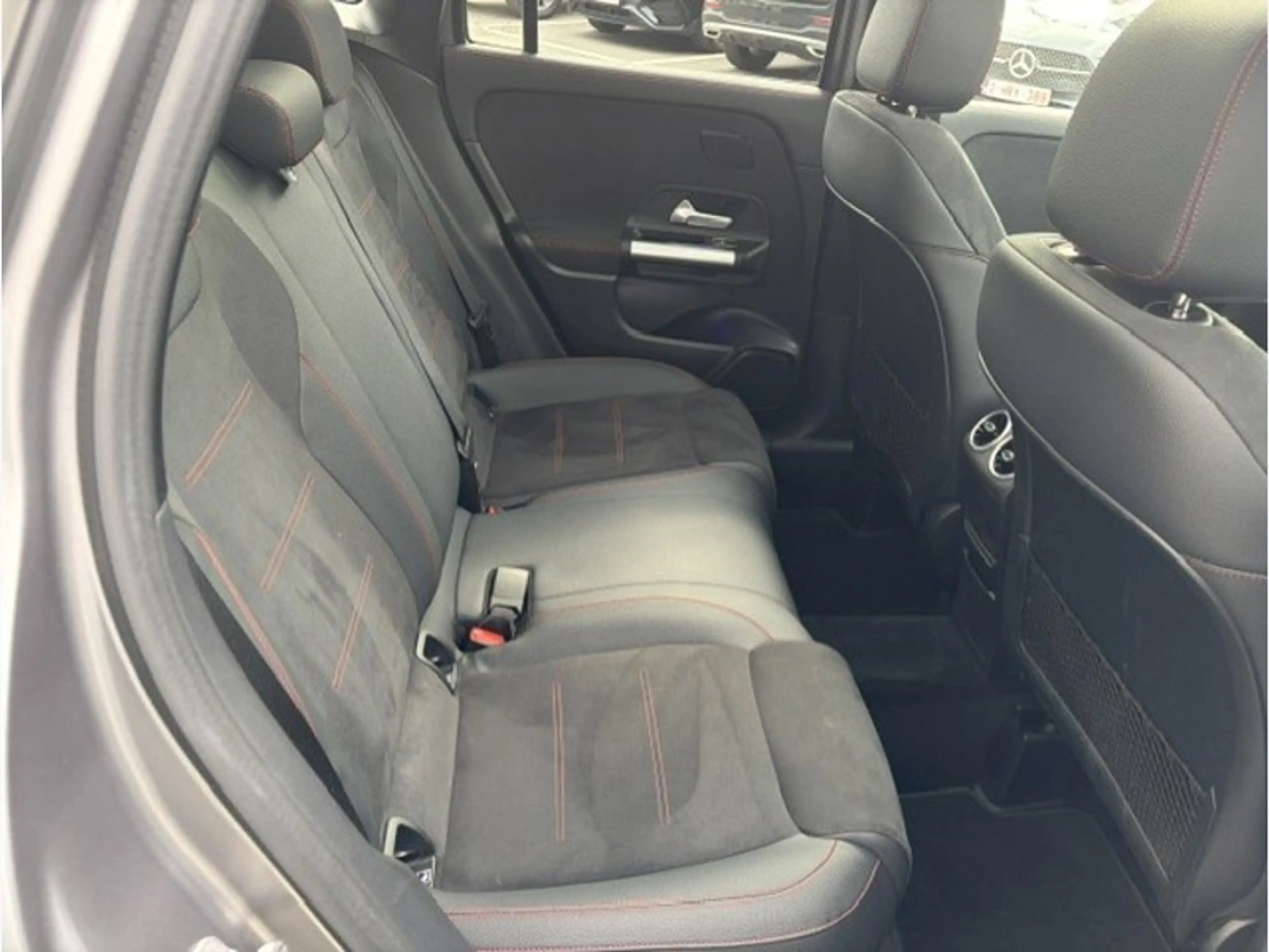 Mercedes-Benz GLA 180 d AMG PAck Night Pano Attelage — photo 13