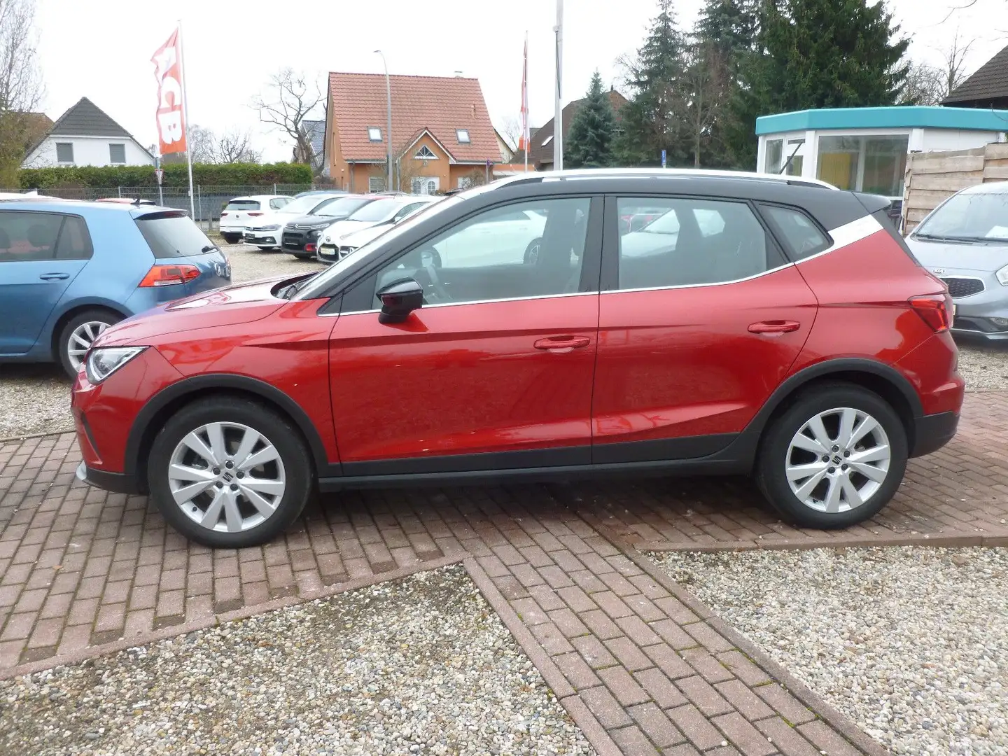 SEAT Arona Xperience LED/AHK/DAB/Navi/Keyless/BT/Temp Rojo - 2