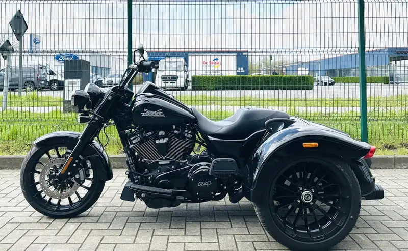 Harley-Davidson Freewheeler - foto 2