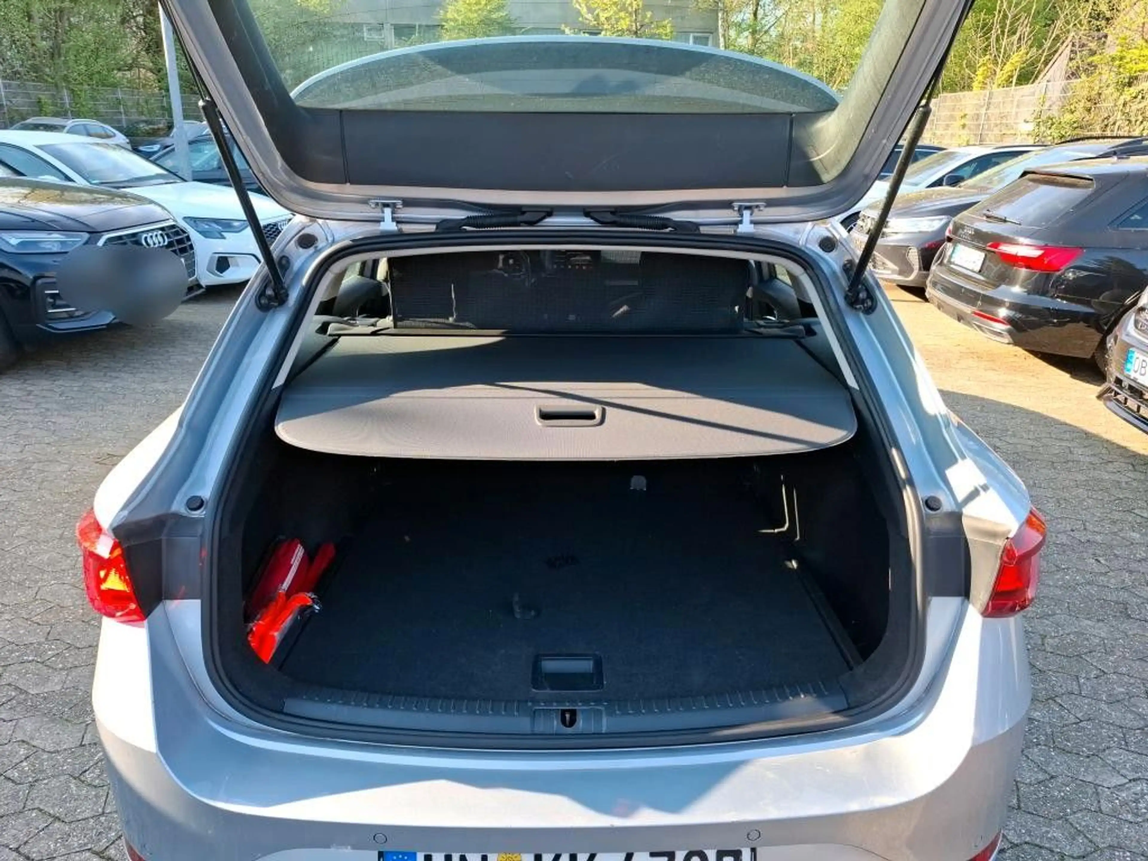 SEAT Leon Sportstourer Style 2.0TDI DSG Navi SHZ LED — photo 7