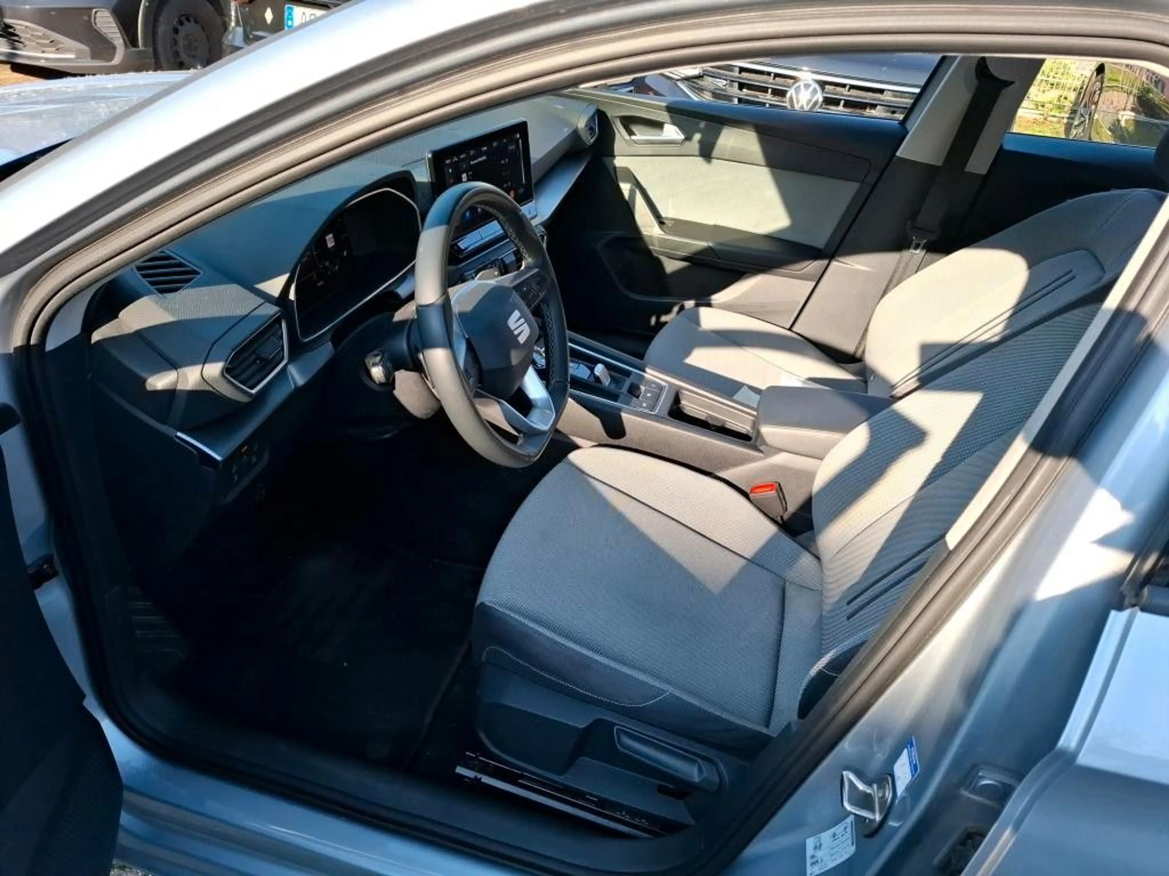 SEAT Leon Sportstourer Style 2.0TDI DSG Navi SHZ LED — photo 5