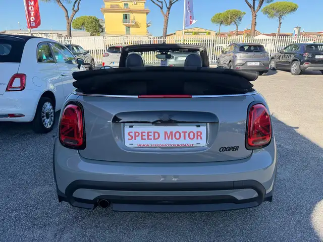 Mini Convertible view 6