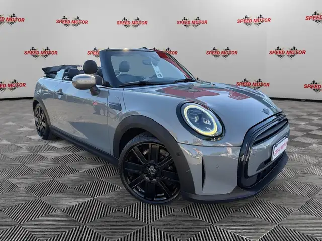 Mini Convertible view 3
