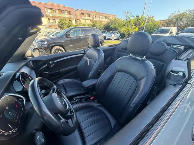 Mini Convertible view 13