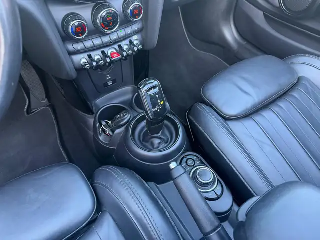 Mini Convertible view 12