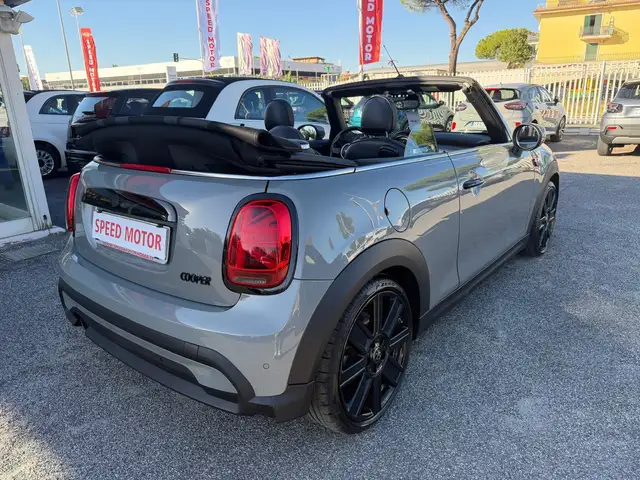 Mini Convertible view 5