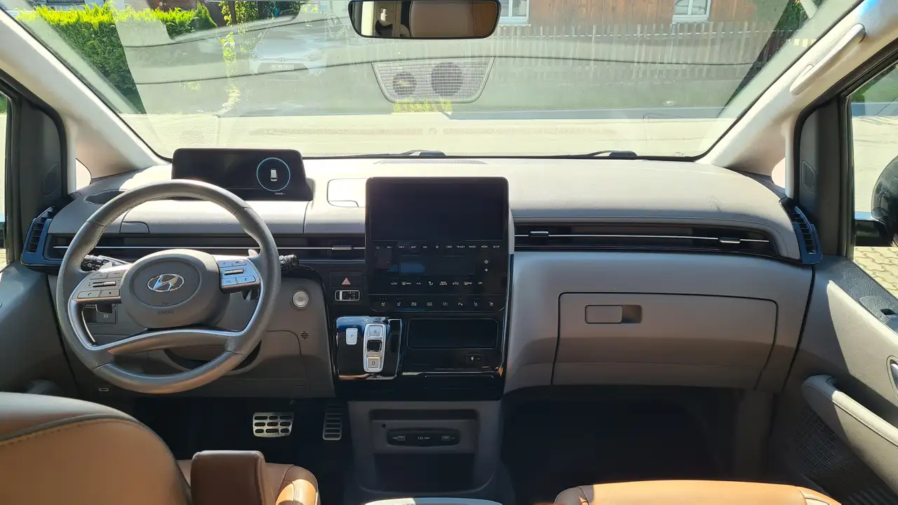 Hyundai STARIA 2.2 CRDi Automatik 4WD Signature 17