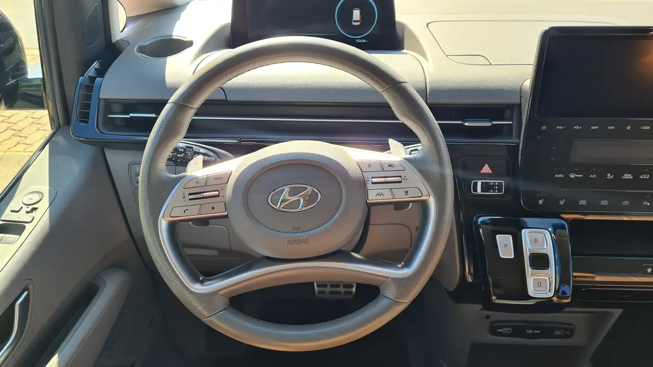 Hyundai STARIA 2.2 CRDi Automatik 4WD Signature 19