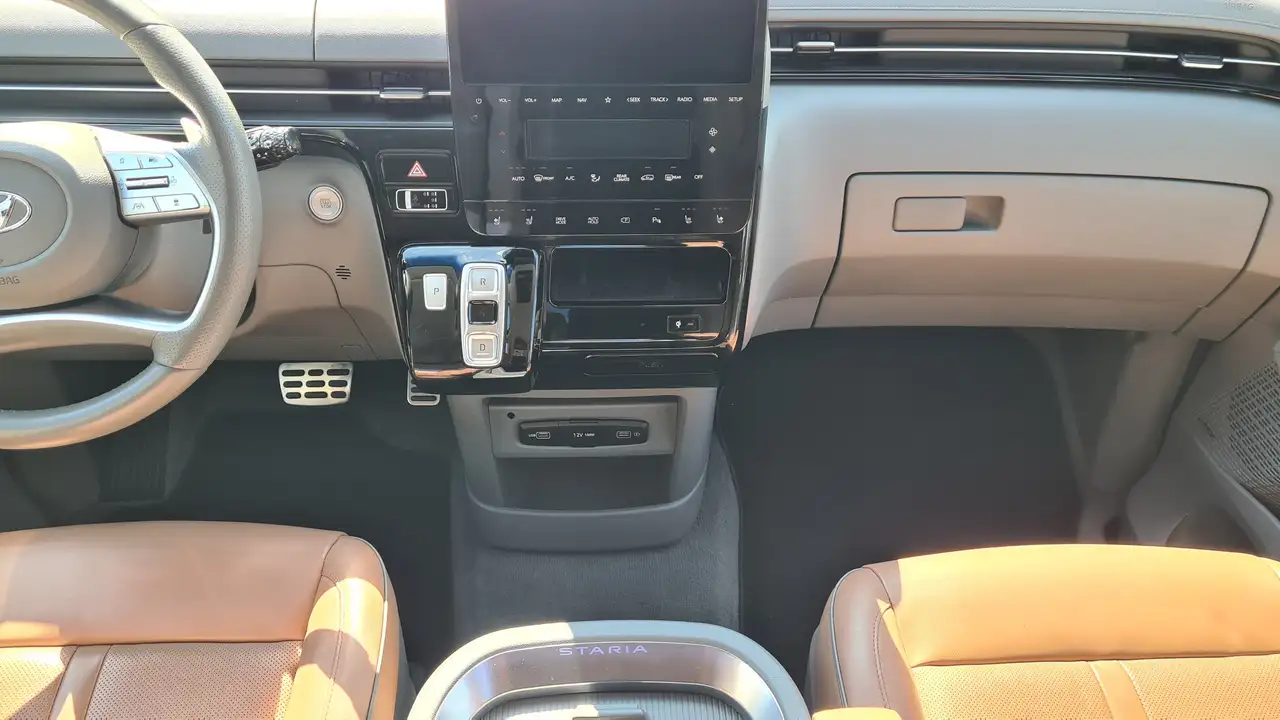 Hyundai STARIA 2.2 CRDi Automatik 4WD Signature 18