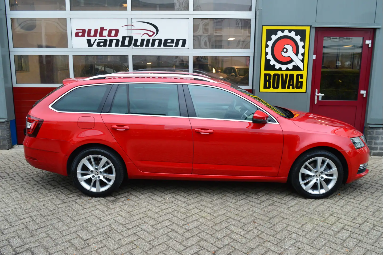 Skoda Octavia Combi 1.0 TSI Greentech Business Edition Plus O.a: Rood - 2