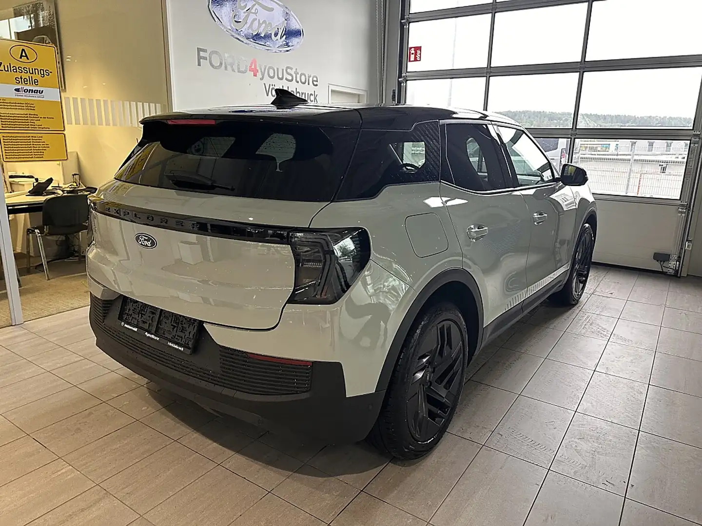 Ford Explorer Elektro 79kWh Collection Grau - 2