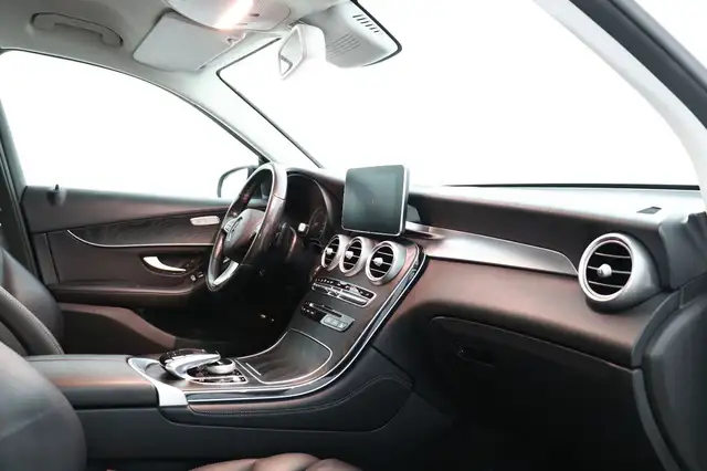Mercedes-Benz GLC view 15