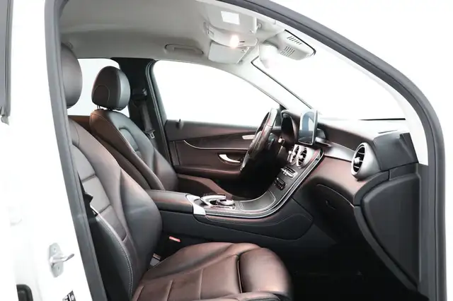 Mercedes-Benz GLC view 12