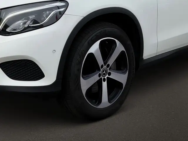 Mercedes-Benz GLC view 3
