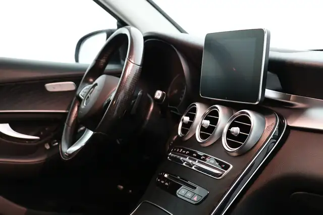 Mercedes-Benz GLC view 11