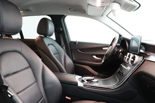 Mercedes-Benz GLC view 14