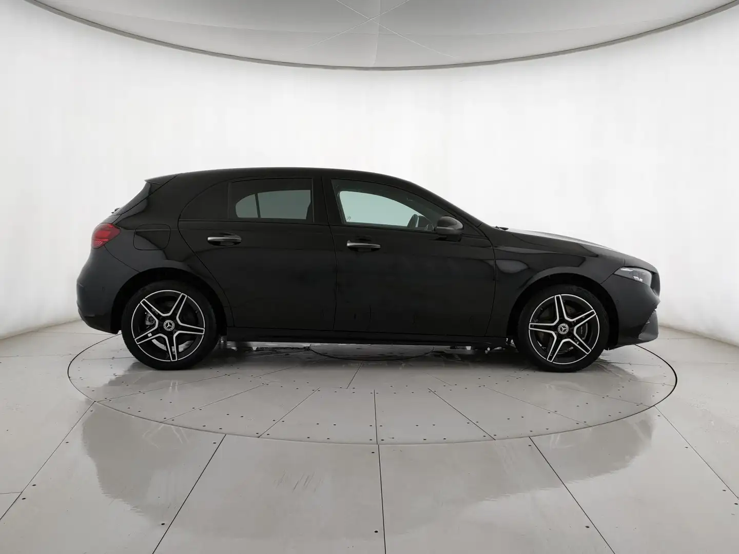 Mercedes-Benz A 250 A 250 e phev AMG Line Premium Plus auto Schwarz - 2