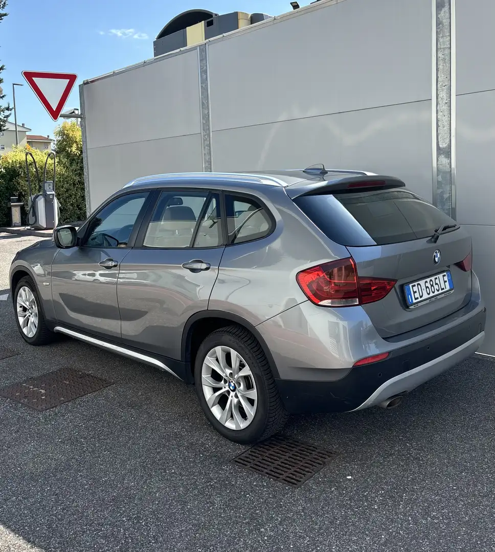 BMW X1 XDRIVE18D Grigio - 1