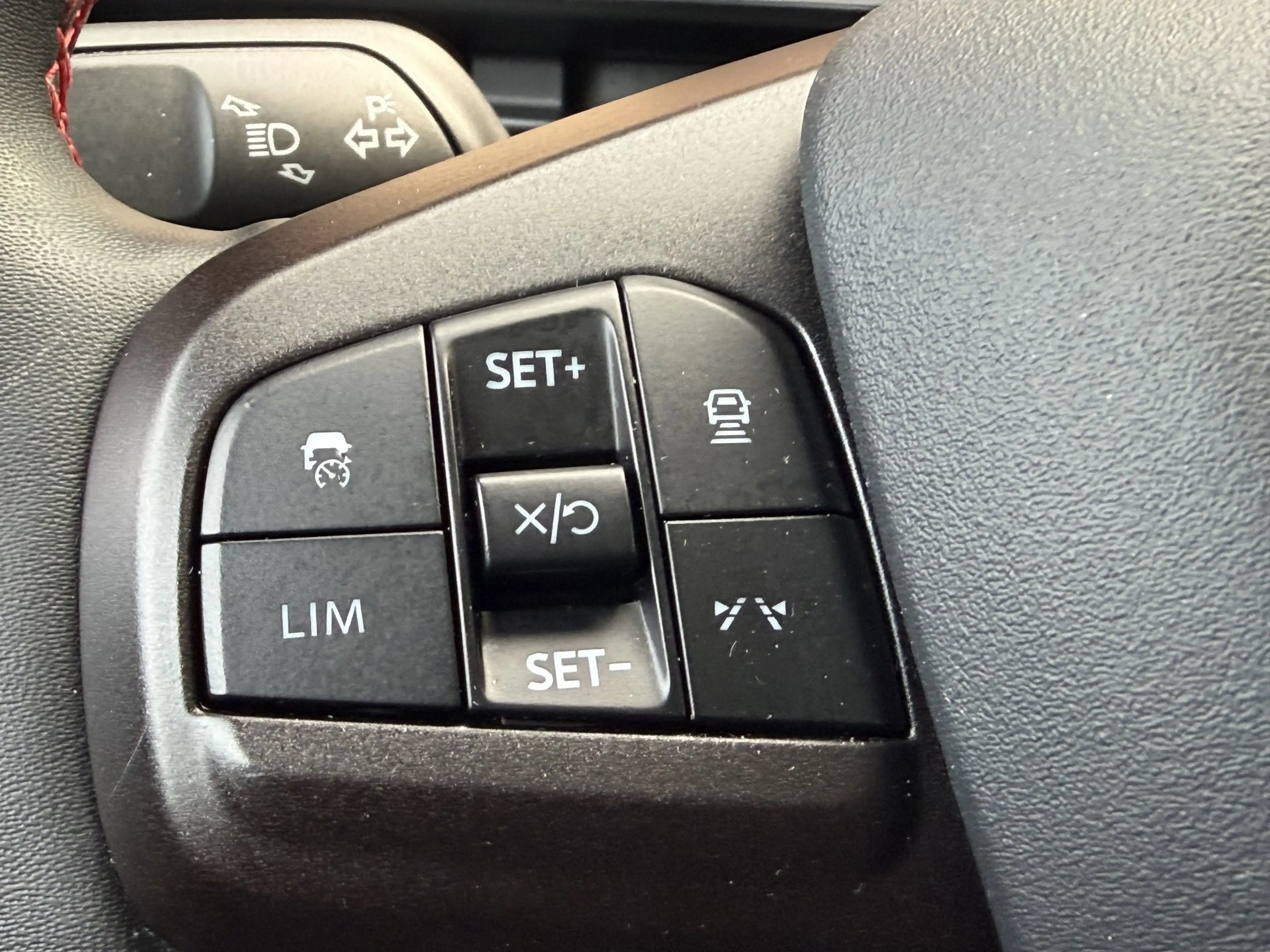 Ford Mustang Mach-E AWD 75 kWh — photo 28