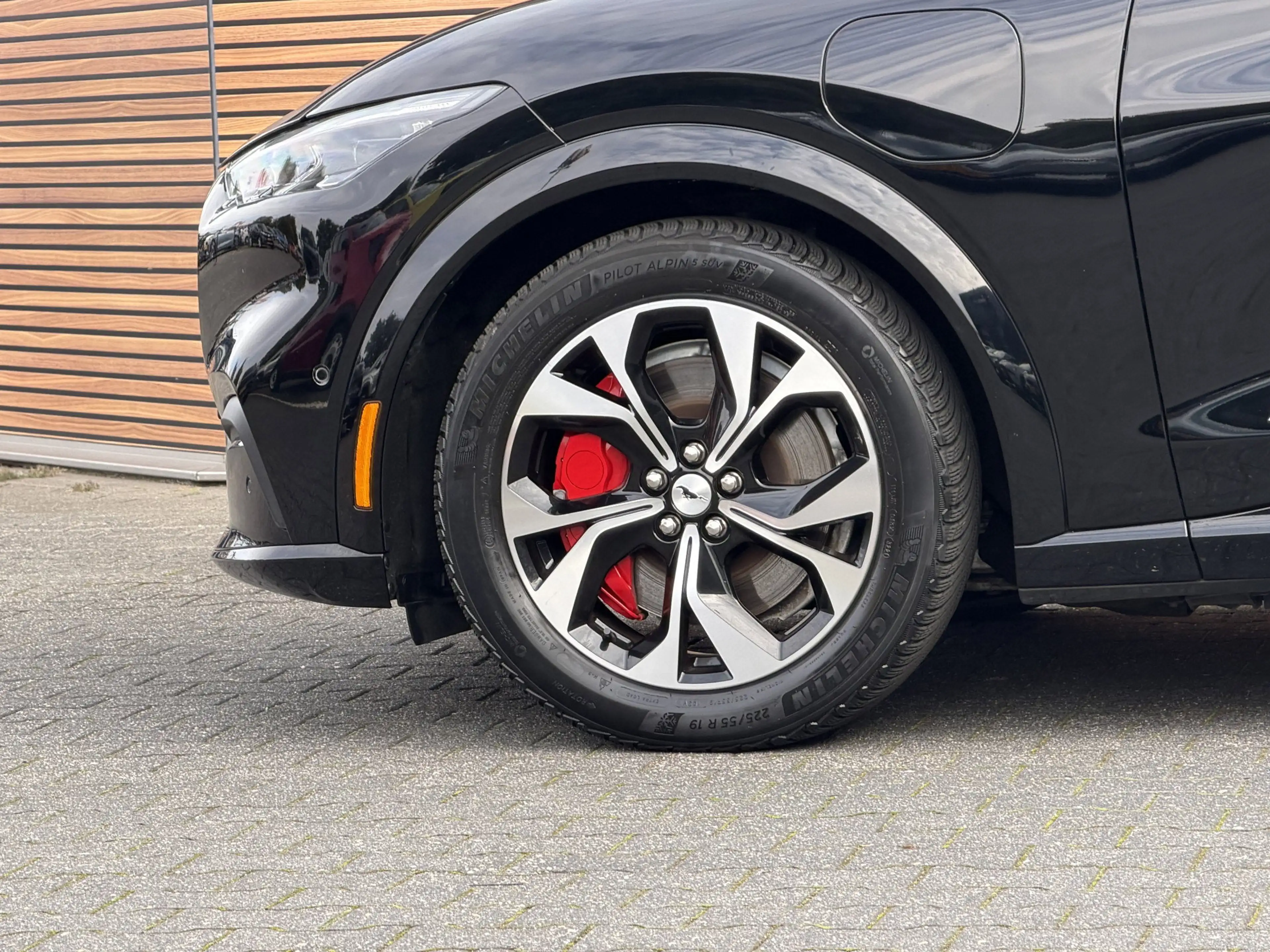 Ford Mustang Mach-E AWD 75 kWh — photo 7