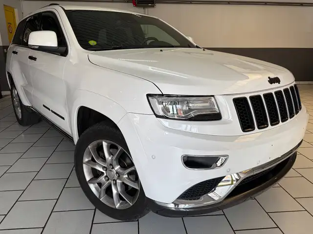 Jeep Grand Cherokee Grand Cherokee 3.0 V6 TD Summit //FULL OPTIONS!!TOIT PANO ET OUVRANT+V6+CAMERA+GARANTIE 12 MOIS+ESSAIS ROUTIER+CARPASS//