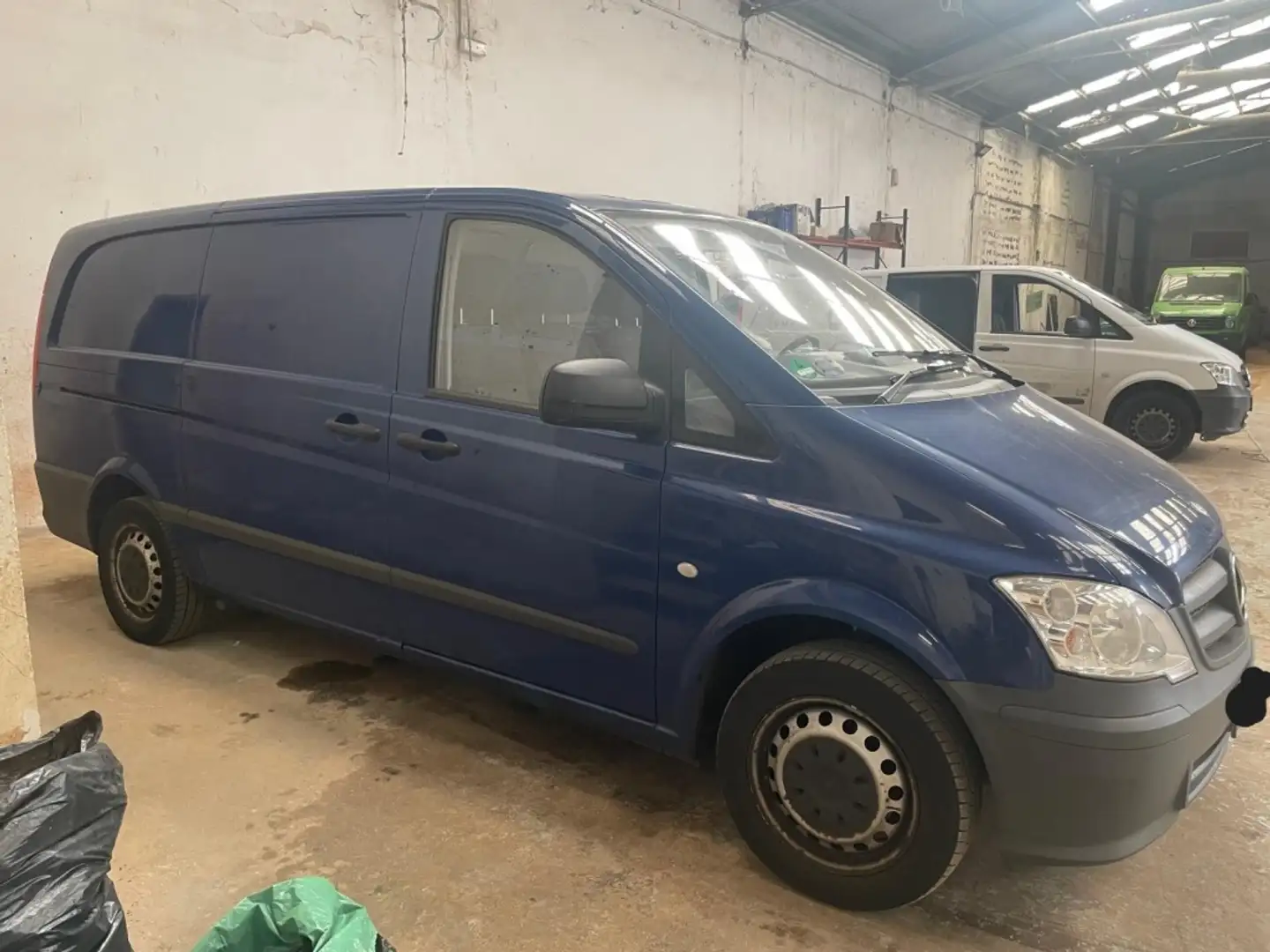 Mercedes-Benz Vito Furgón 110CDI Extralarga Azul - 1