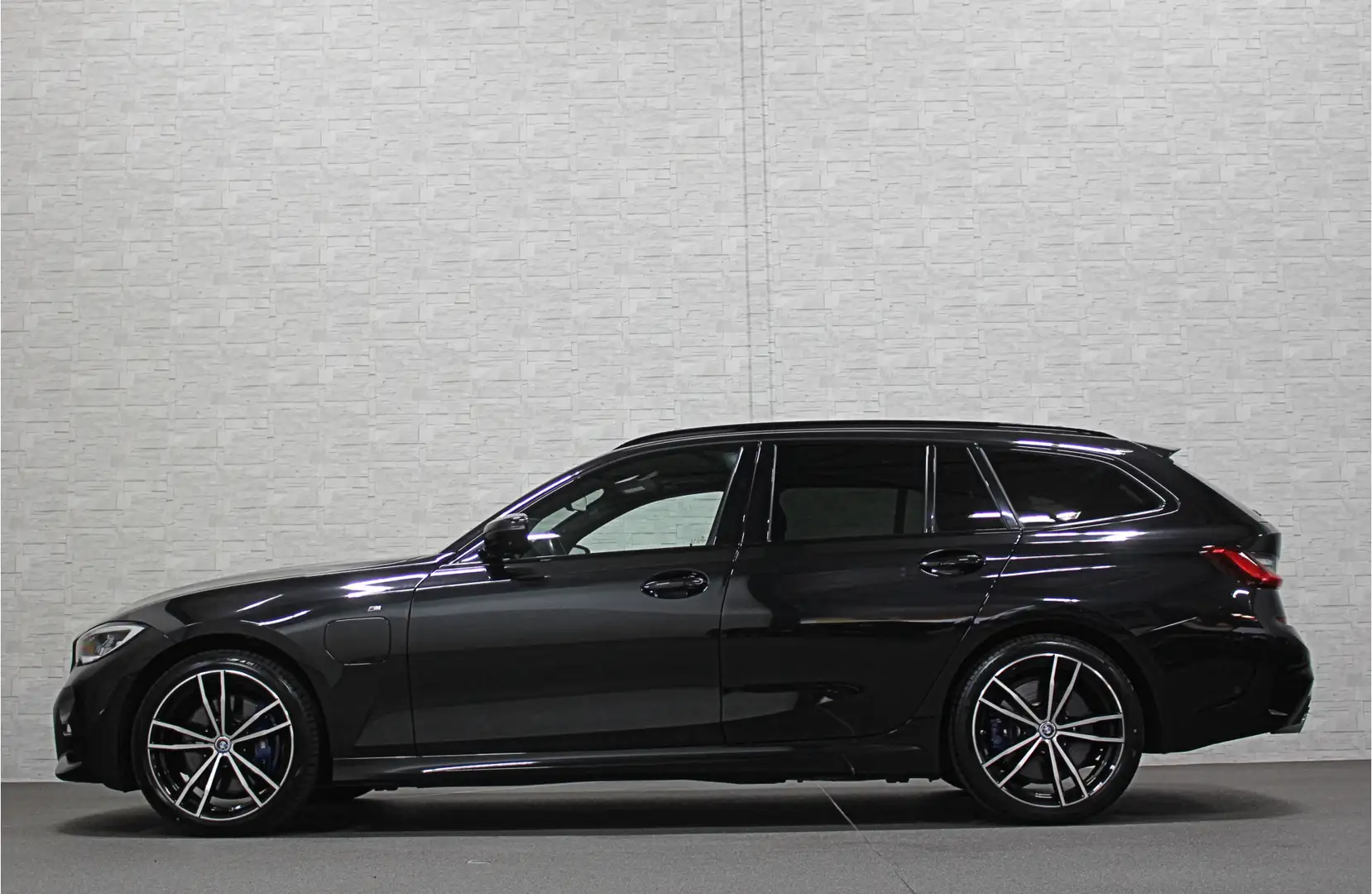 BMW 330 3-serie Touring 330e 292PK xDrive M-Sport Pro | 36 Nero - 2