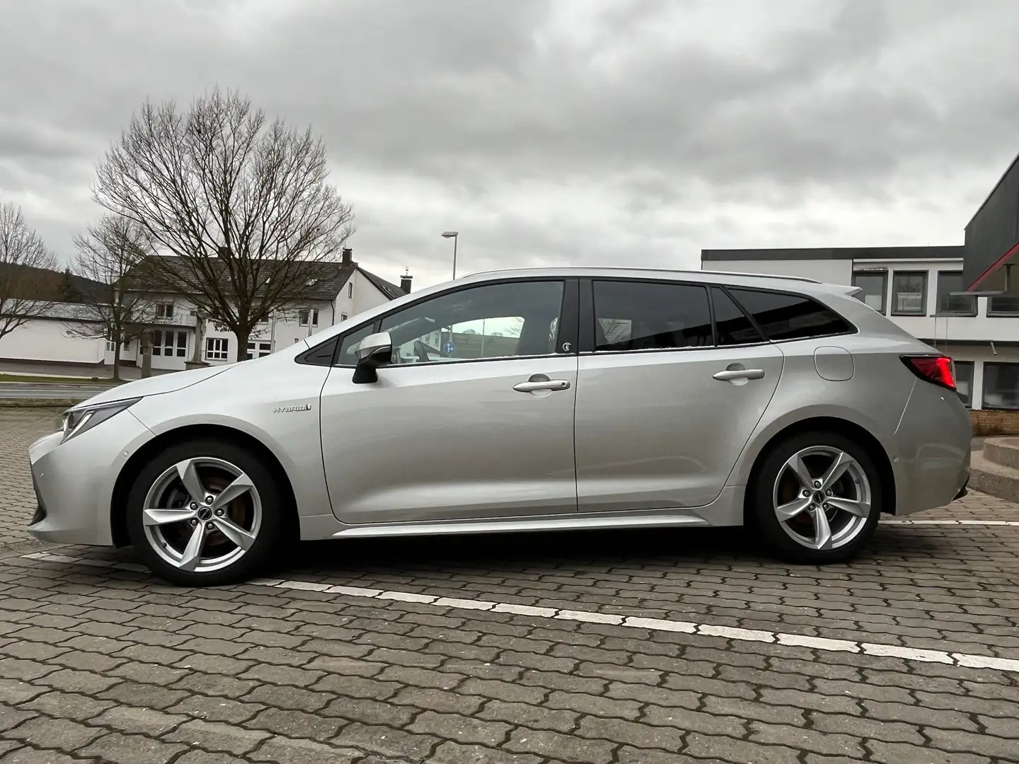 Toyota Corolla 2,0 TS Hybrid "Team D" mit AHK Silber - 1