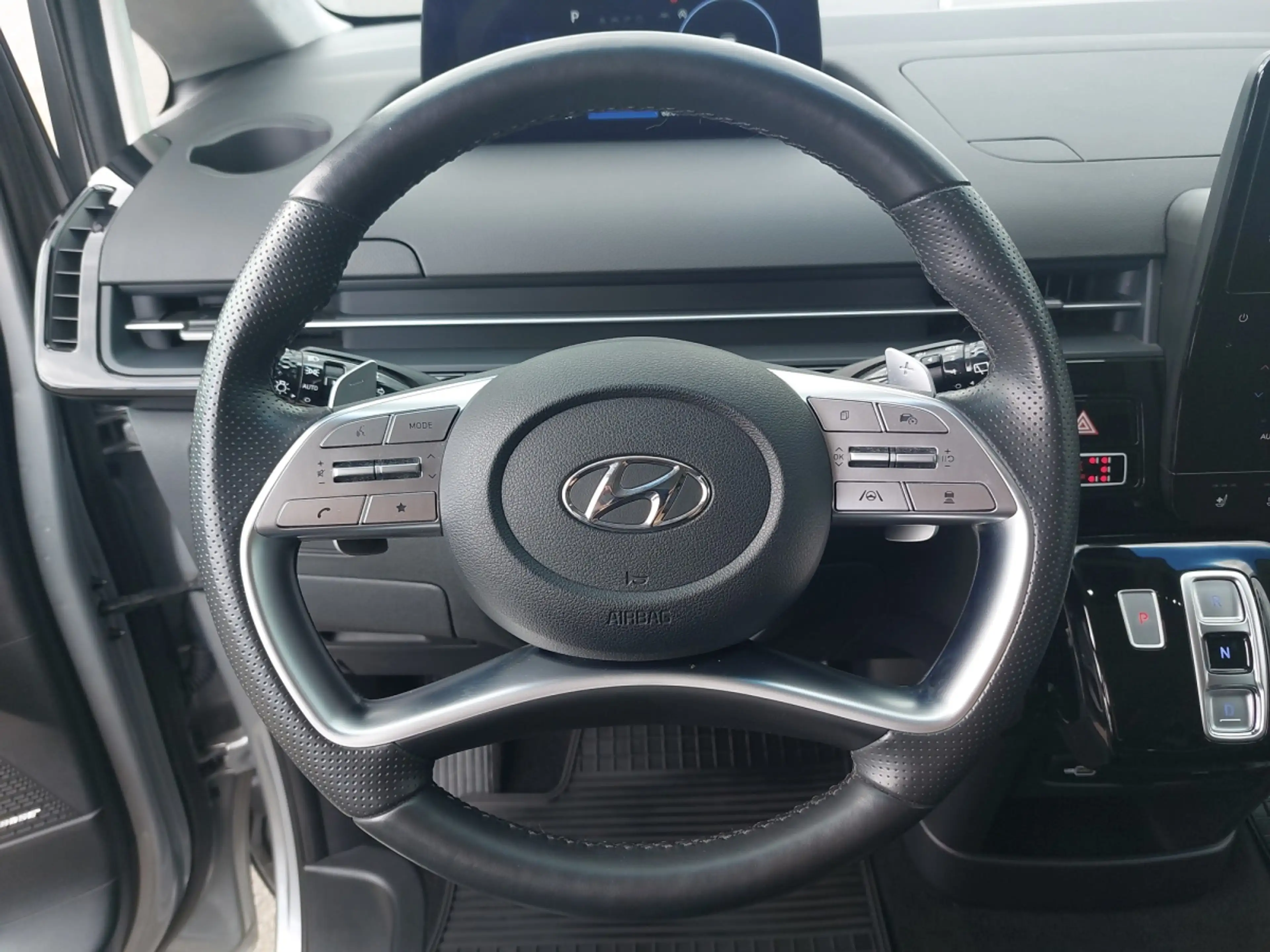 Hyundai STARIA Bus Luxury Line 2.2 CRDi 4WD AT 130Kw 177PS — photo 12
