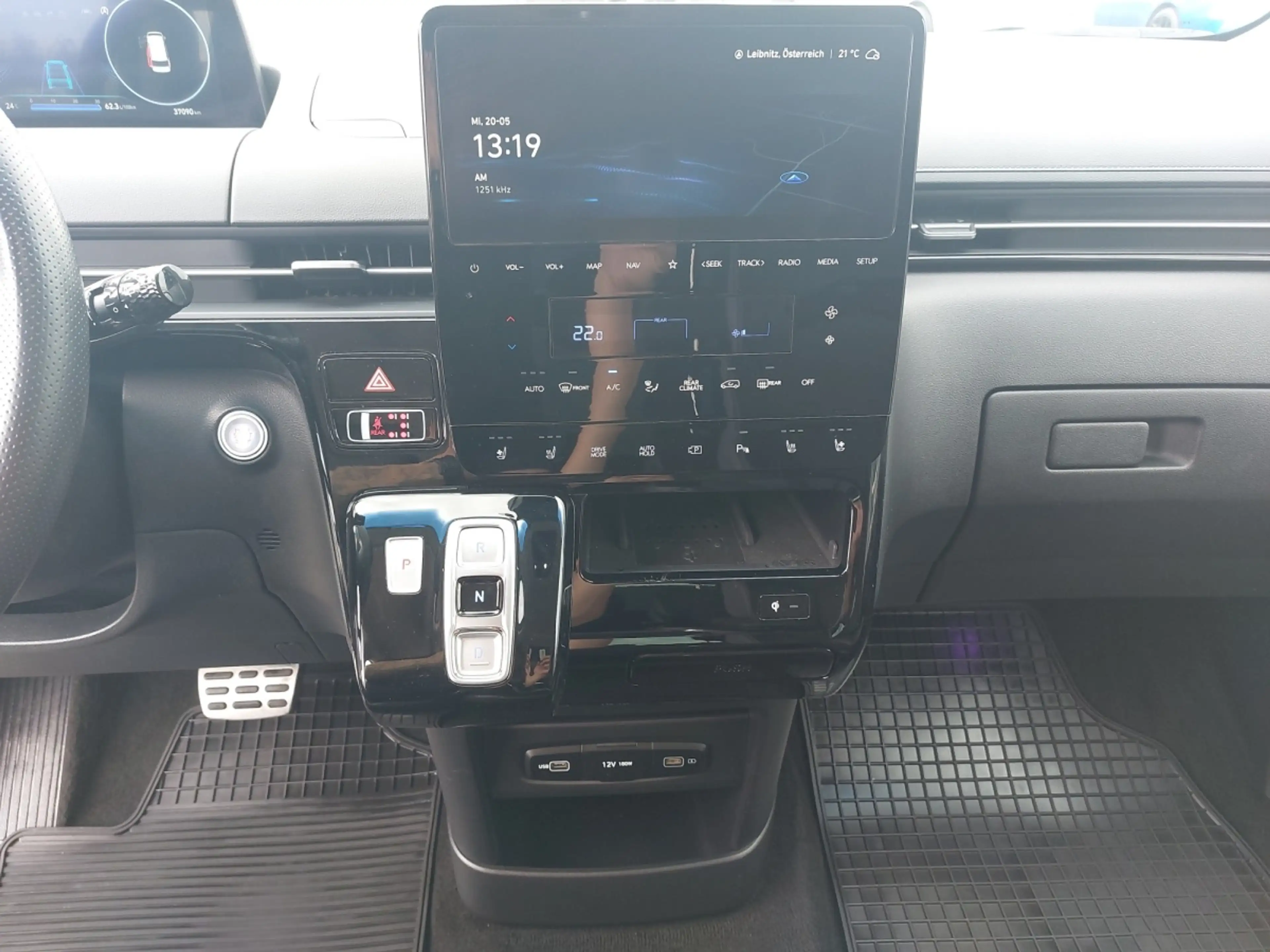 Hyundai STARIA Bus Luxury Line 2.2 CRDi 4WD AT 130Kw 177PS — photo 8